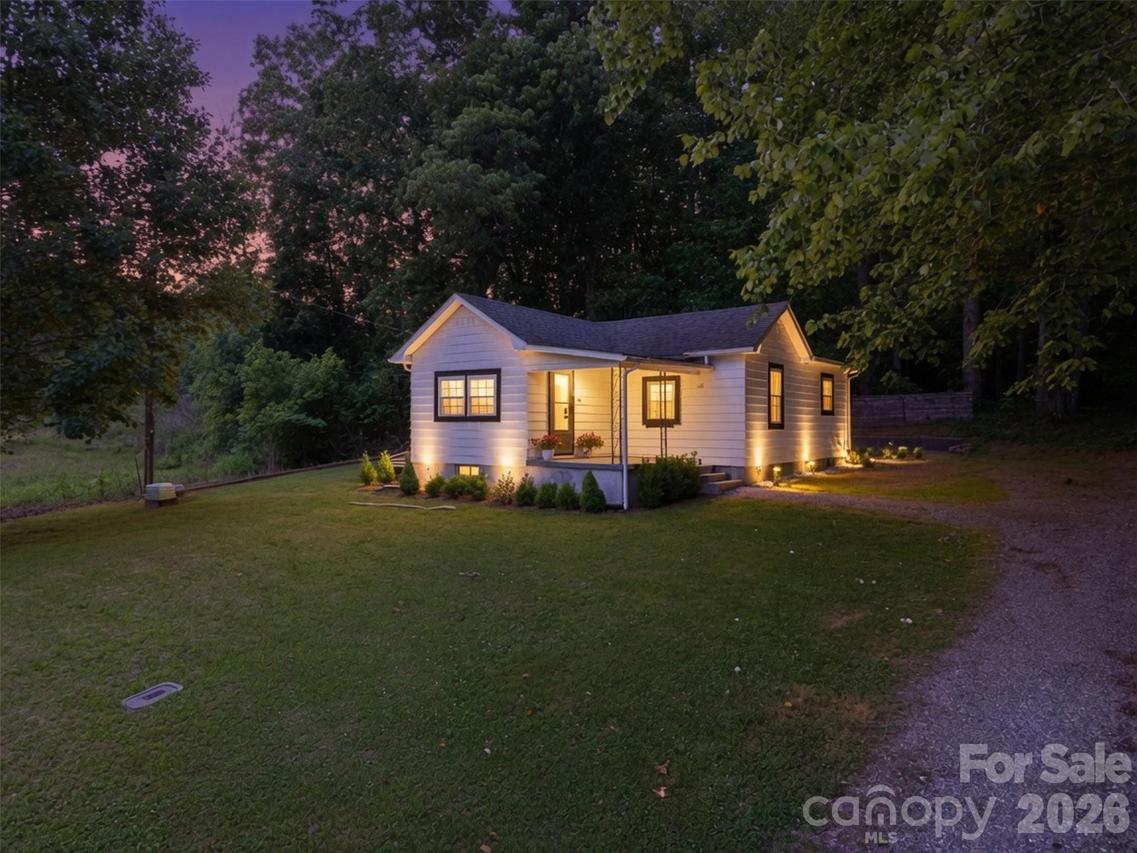 1320 Tom Fox St., Morganton, NC 28655