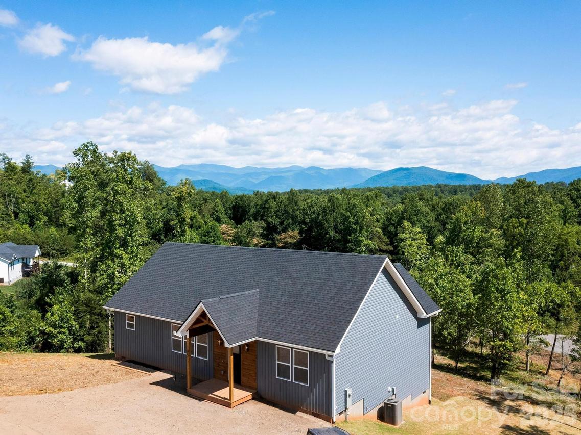 105 S Vineyard Village Dr., Old Fort, NC 28762