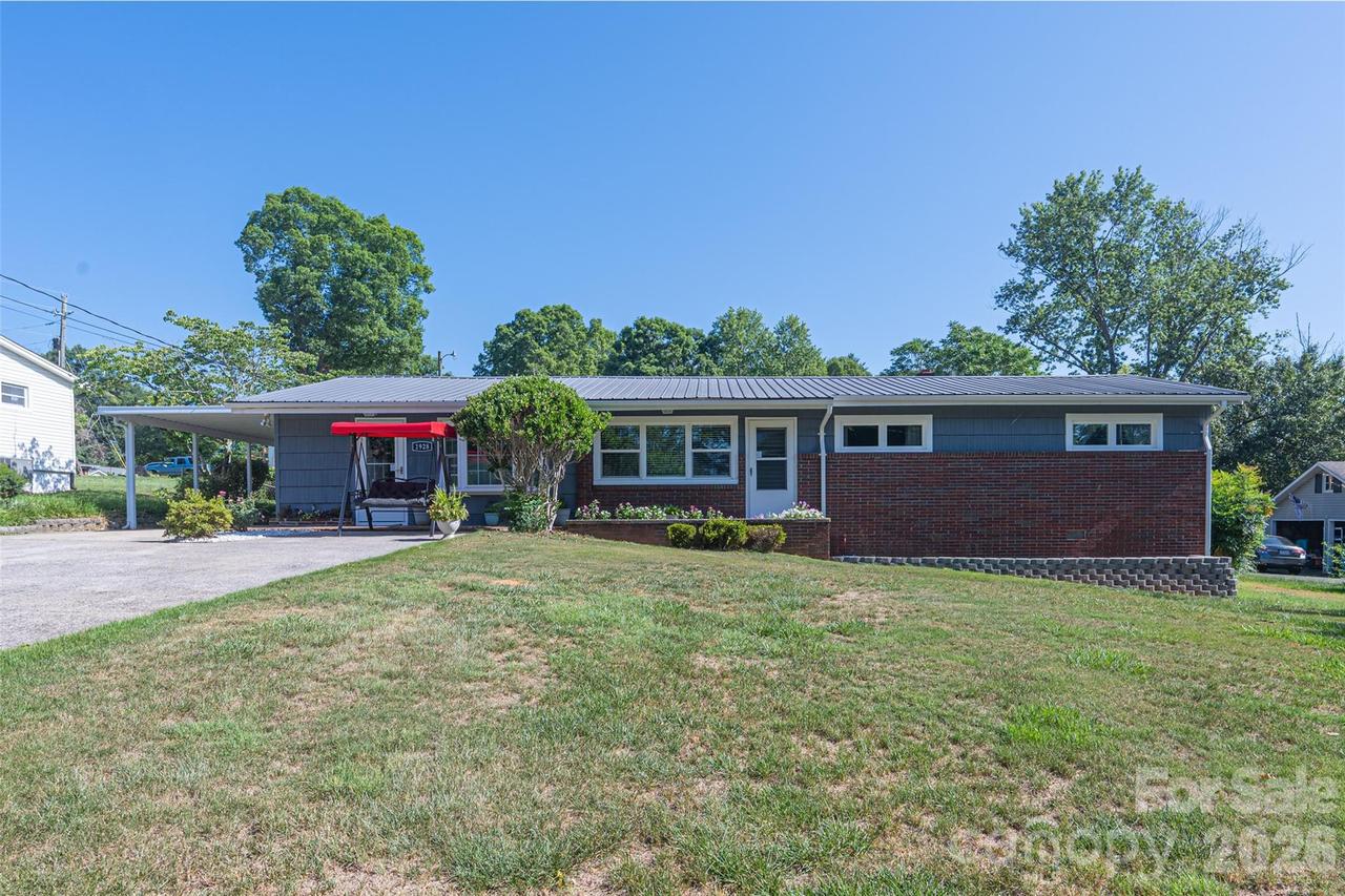 1928 Marigold Ln., Hudson, NC 28638