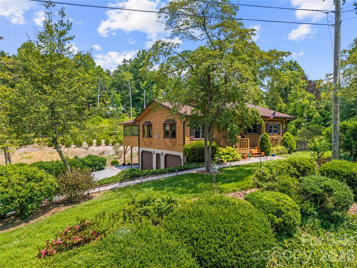 6 Kendra Rd., Hendersonville, NC 28792