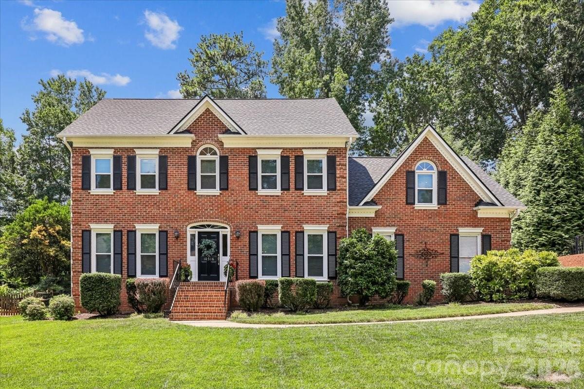 10516 Hollybrook Dr., Charlotte, NC 28277