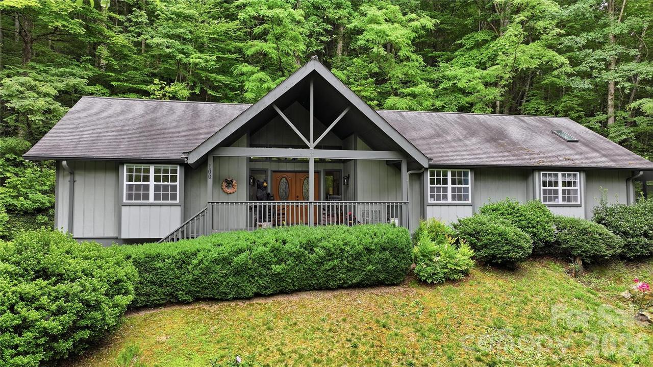 100 Foresthill Ln., Whittier, NC 28789