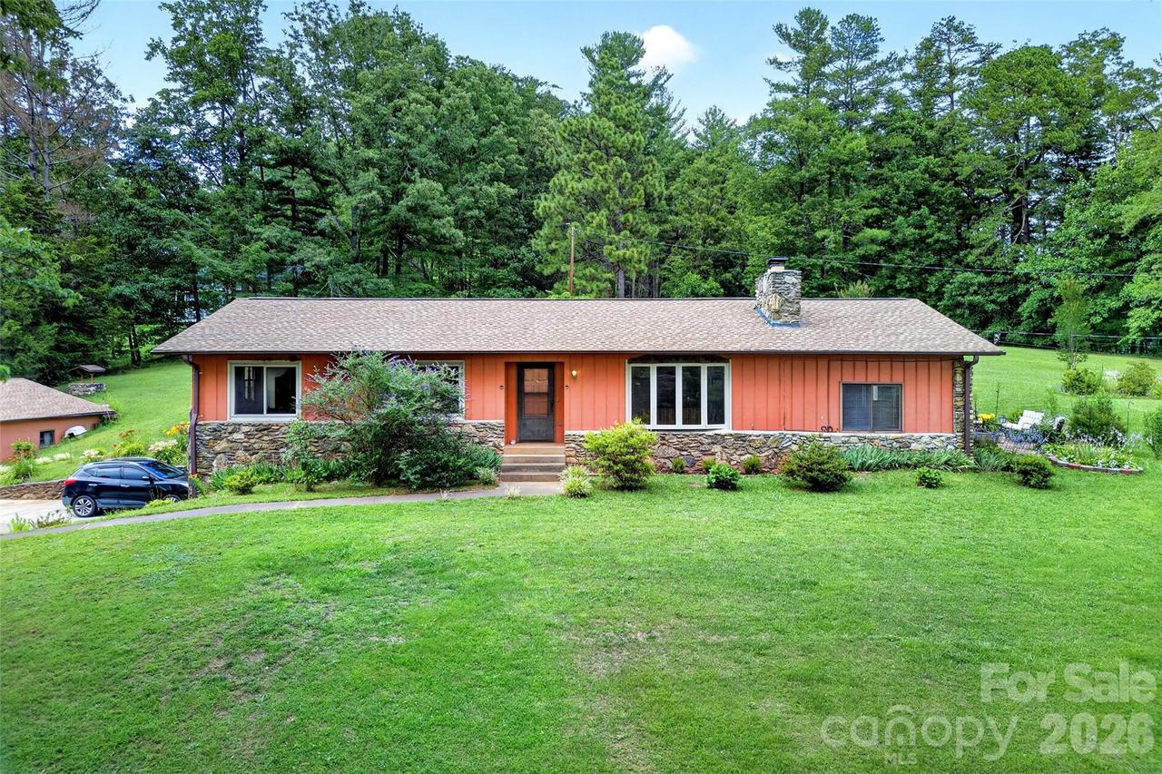 71 Green Vale Dr., Leicester, NC 28748
