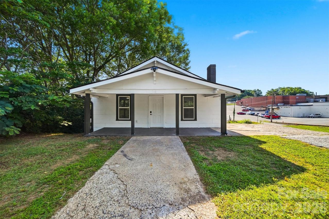 718 11th Street Pl., Hickory, NC 28601