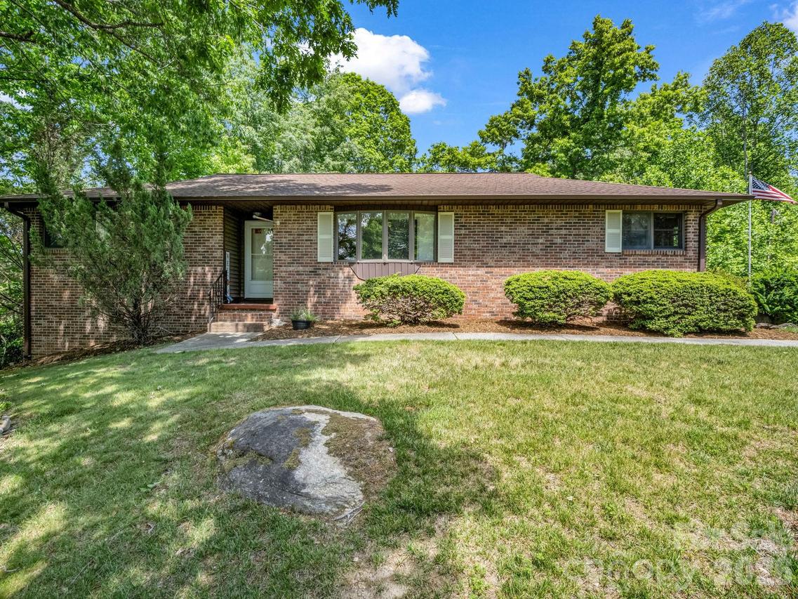156 Deer Run, Hendersonville, NC 28739