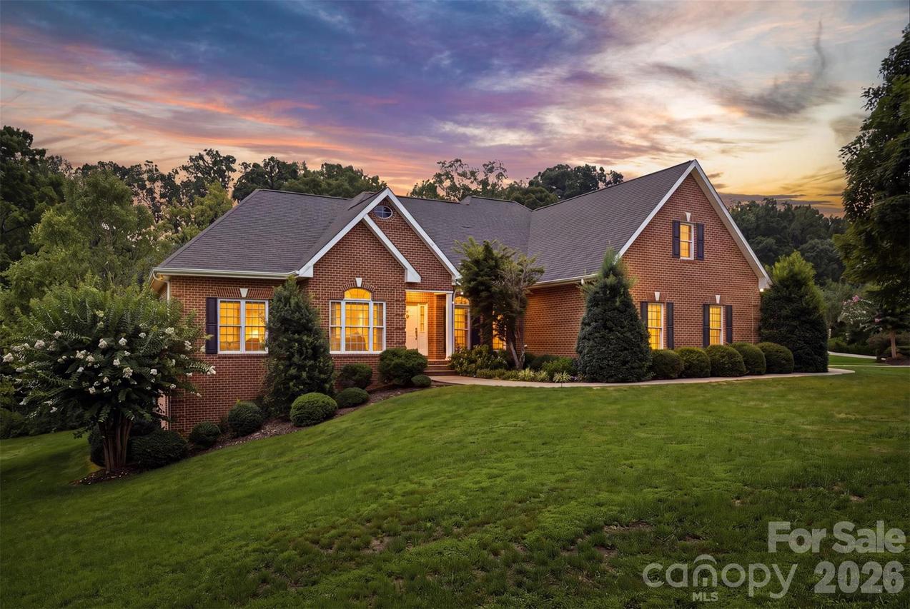 405 Woodridge Dr., Lenoir, NC 28645
