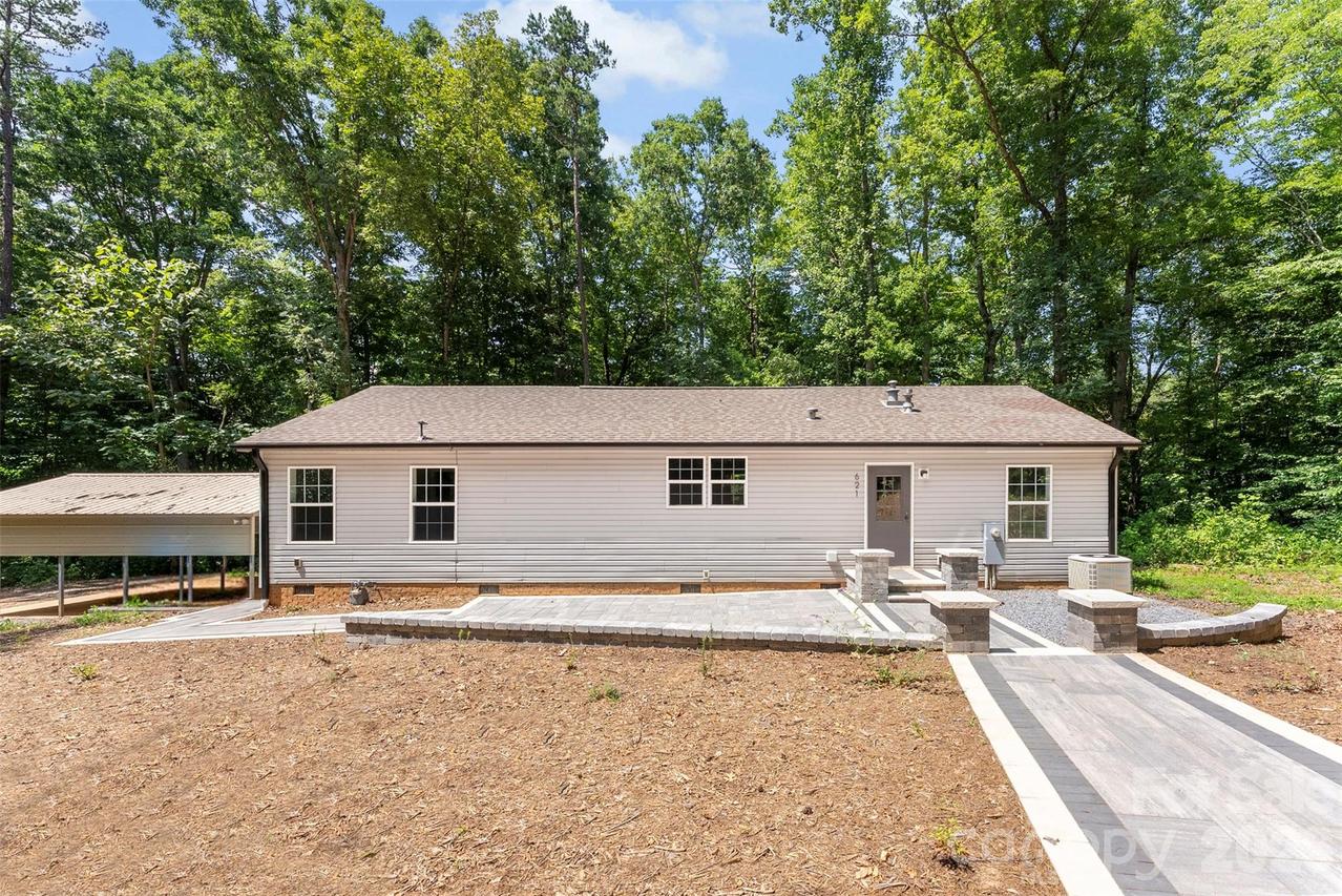 621 Sunset Dr., Bessemer City, NC 28016
