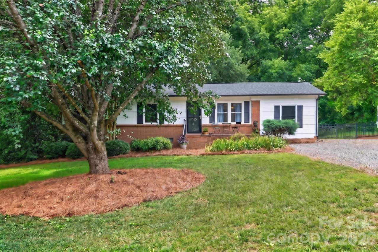 835 Edgewater Dr., Belmont, NC 28012