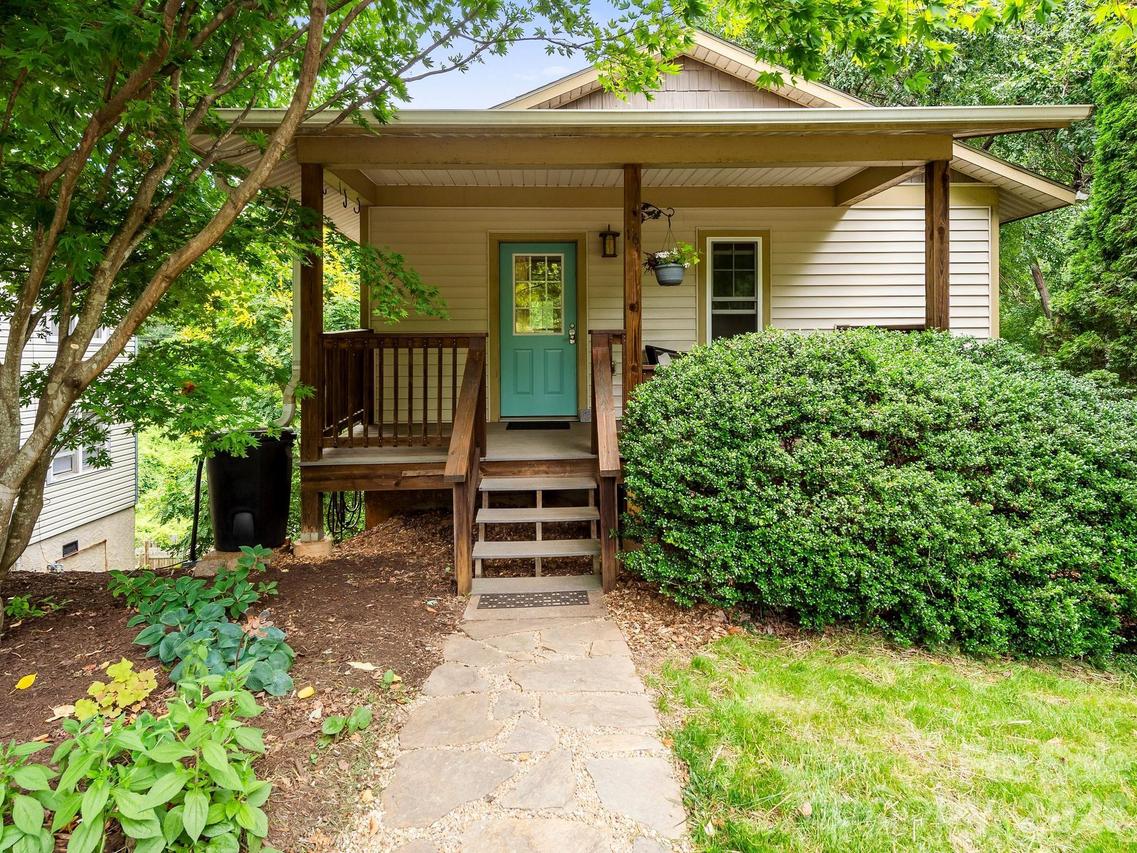 16 Jefferson Dr., Asheville, NC 28801