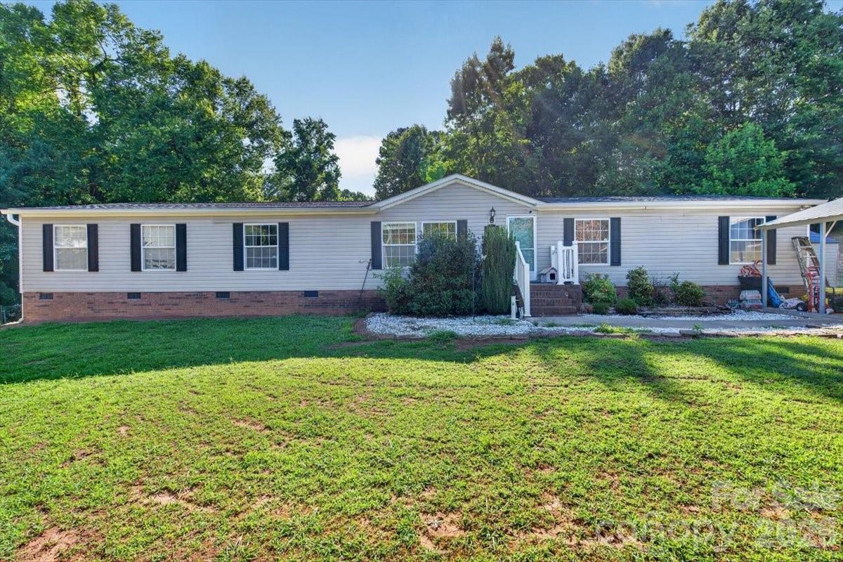 140 Teak Dr., Statesville, NC 28625