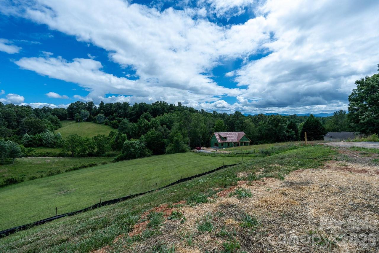 112 Grandview Ridge Dr., Alexander, NC 28701