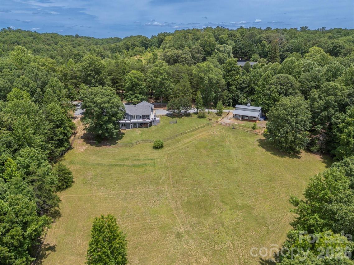 441 Lower Ridgeview Rd., Columbus, NC 28722