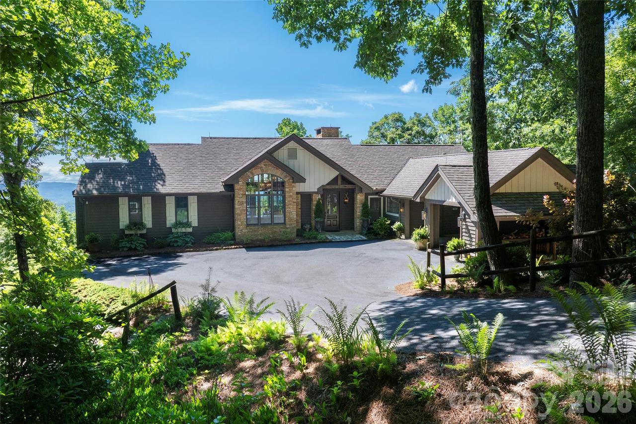 100 Meadow Ridge Dr., Lake Toxaway, NC 28747