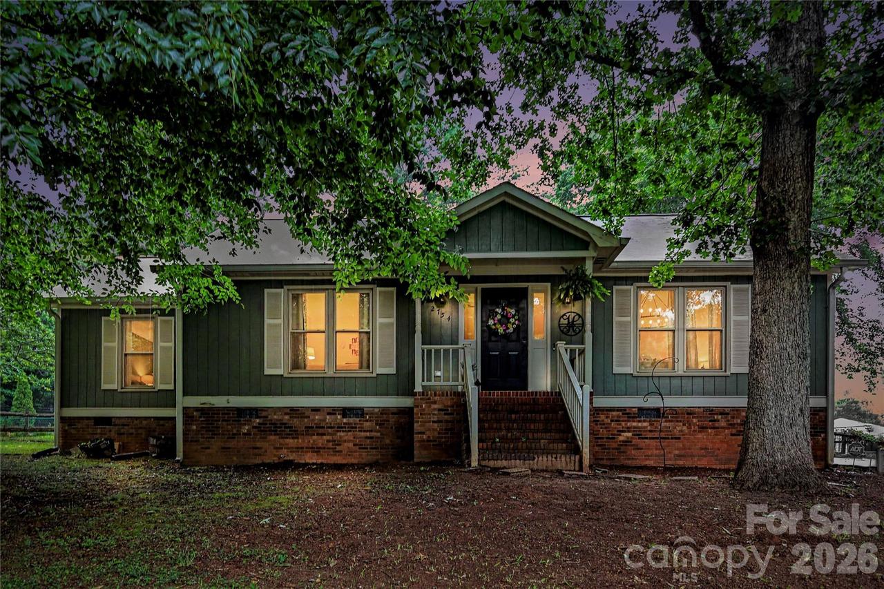 2754 Stockwood Dr., Gastonia, NC 28056