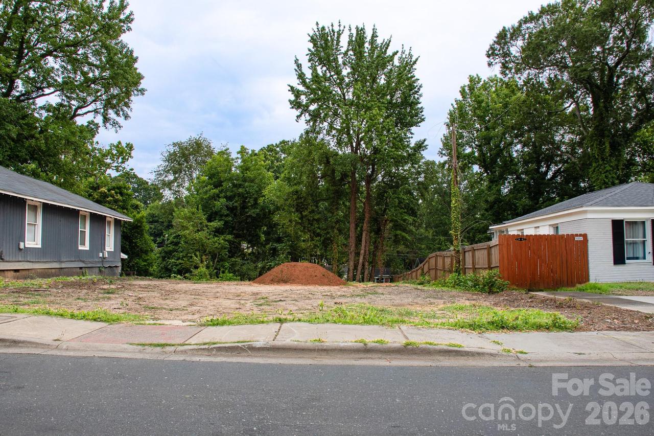 2321 Dundeen St. #4, Charlotte, NC 28216