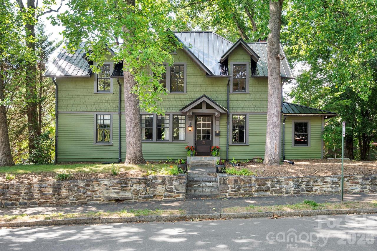 11 Cullowhee St., Asheville, NC 28801