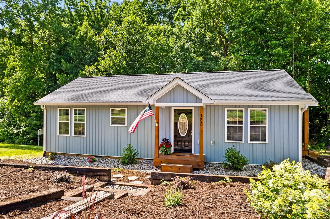 122 S Yadkin River Rd., Statesville, NC 28625