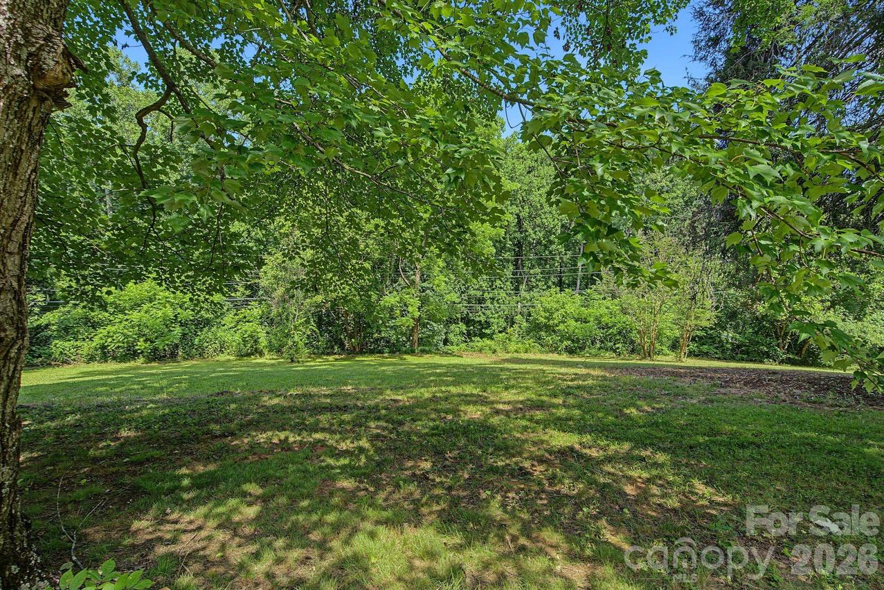 379 Chunns Cove Rd., Asheville, NC 28805
