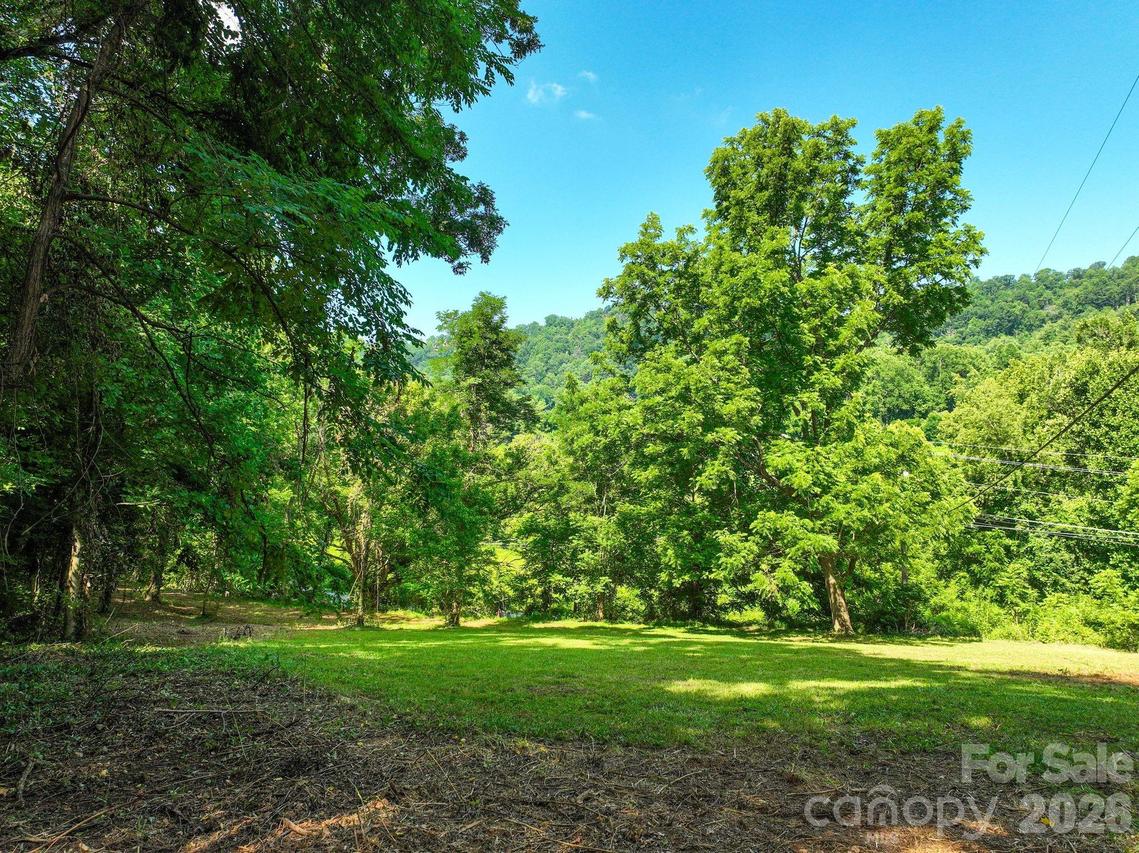 353 Chunns Cove Rd., Asheville, NC 28805