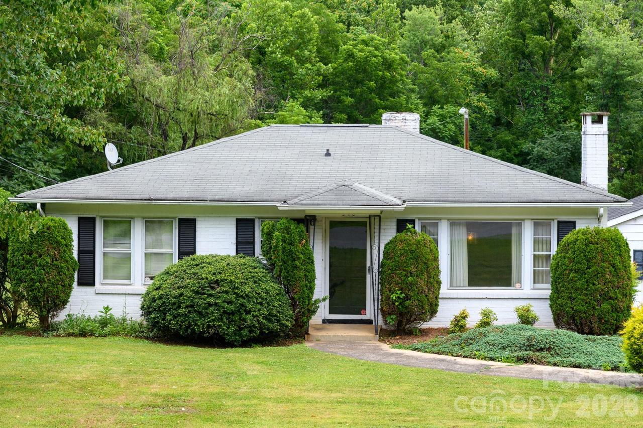 940 Meadowlane Dr., Lenoir, NC 28645