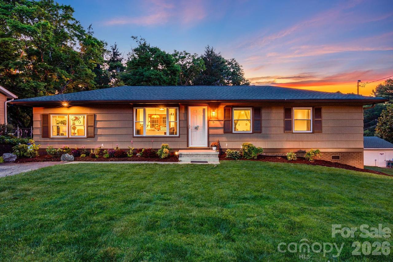 5 Hillview Rd., Asheville, NC 28805