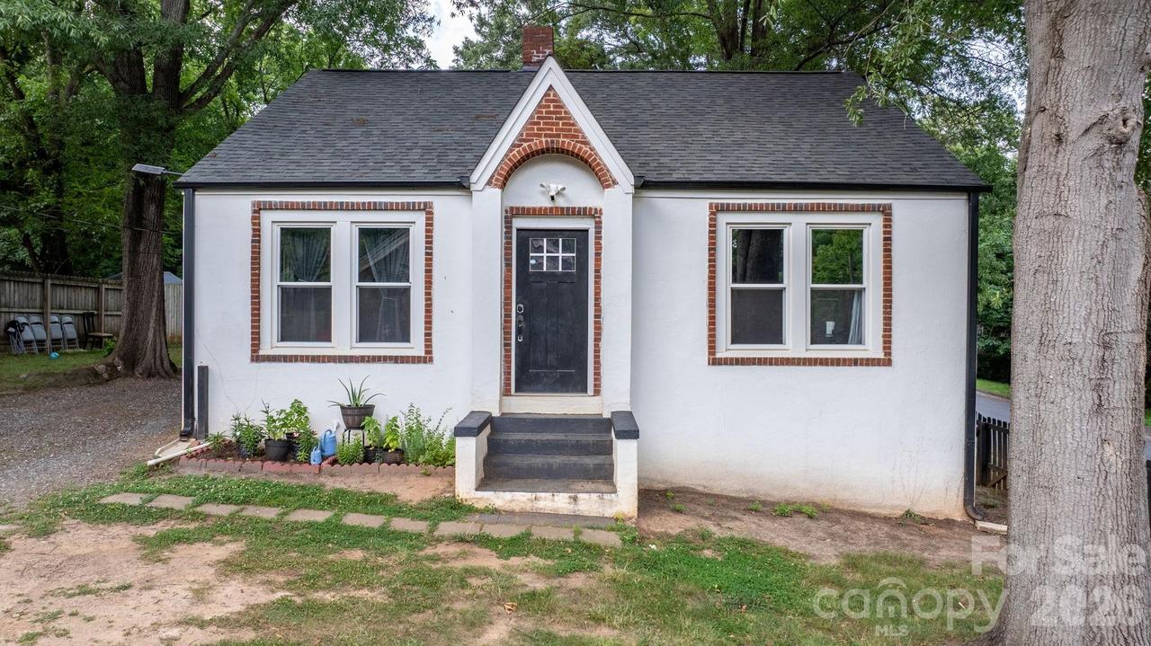 331 5th Ave., Hickory, NC 28602