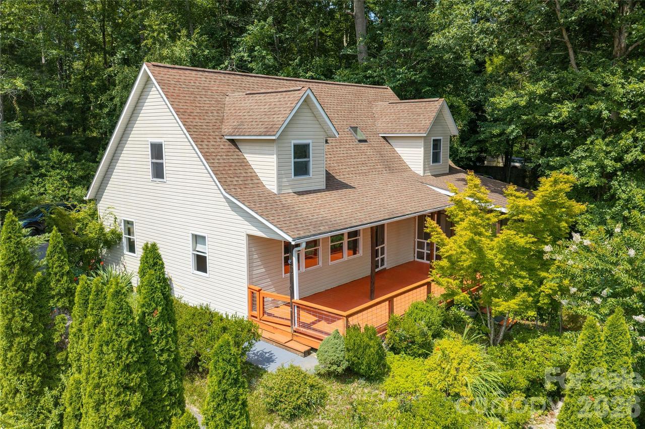 847 N Lakeside Dr., Hendersonville, NC 28739