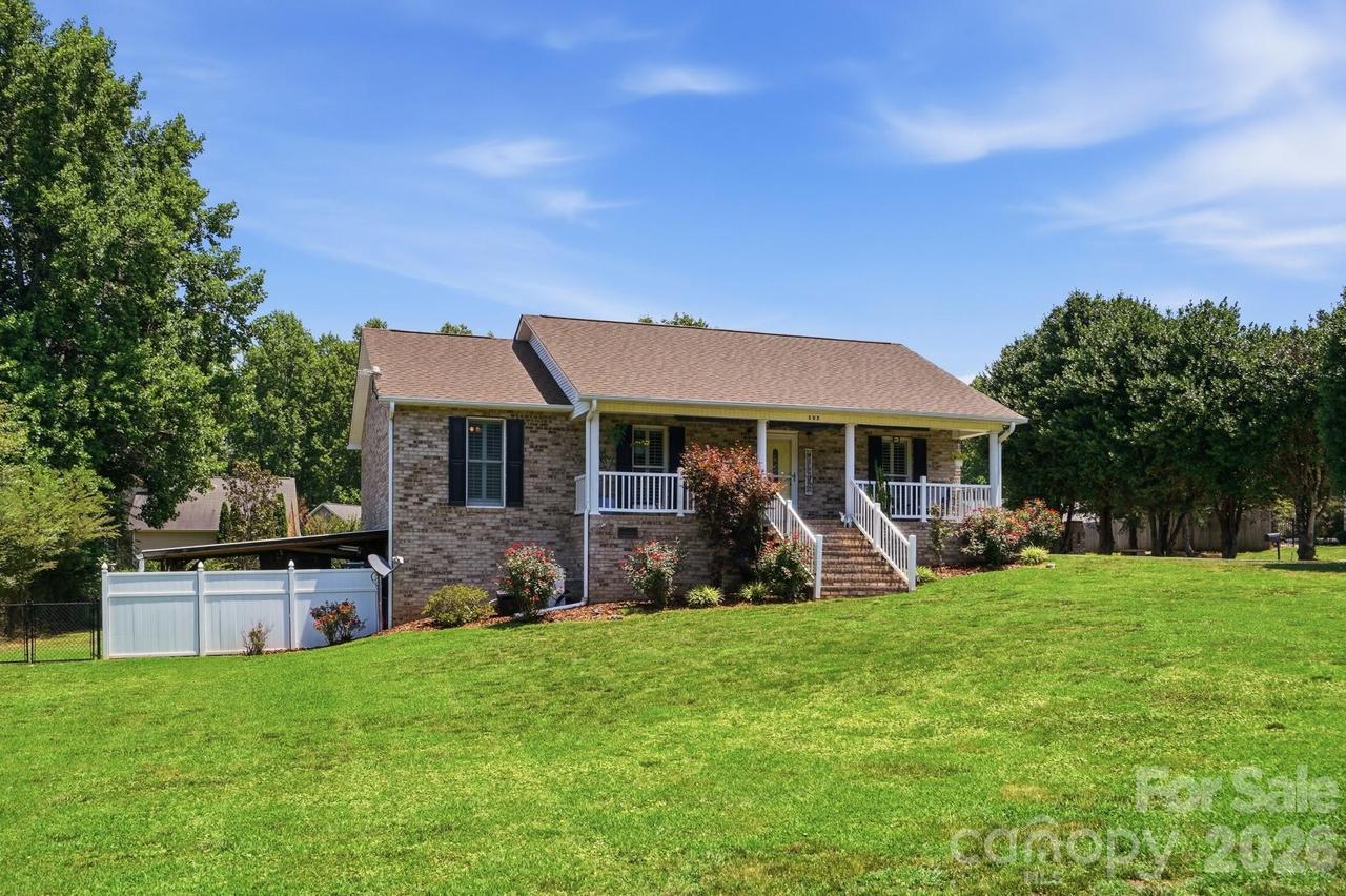 107 Brendle Ln., Troutman, NC 28166