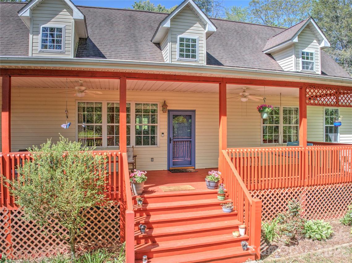 64 Wyoming Rd., Asheville, NC 28803