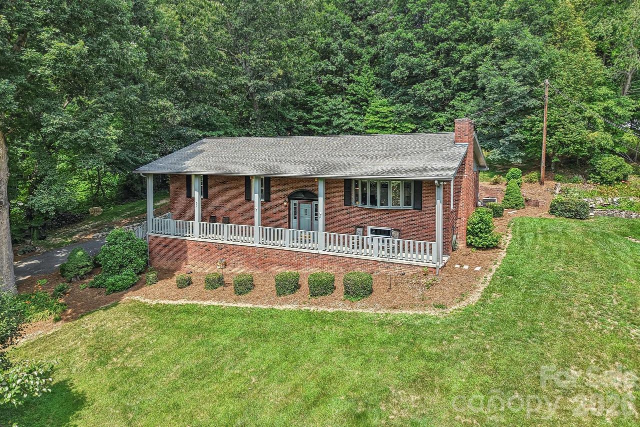 57 Chateau Pl., Waynesville, NC 28786