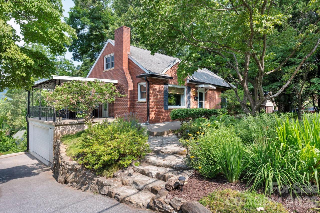 72 Ivanhoe Ave., Asheville, NC 28806