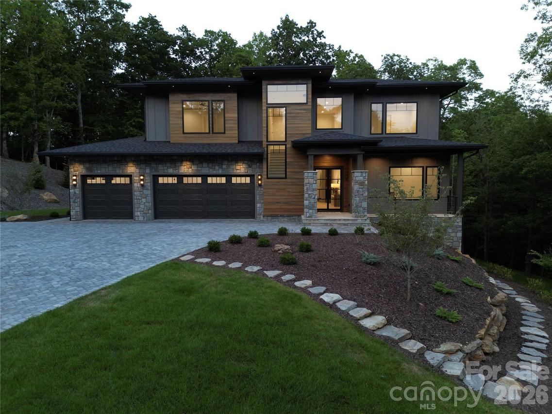 163 Stonefly Dr., Horse Shoe, NC 28742