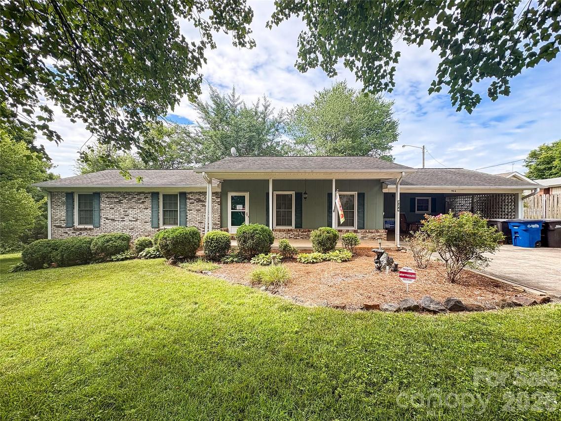 924 Thomas St., Statesville, NC 28677