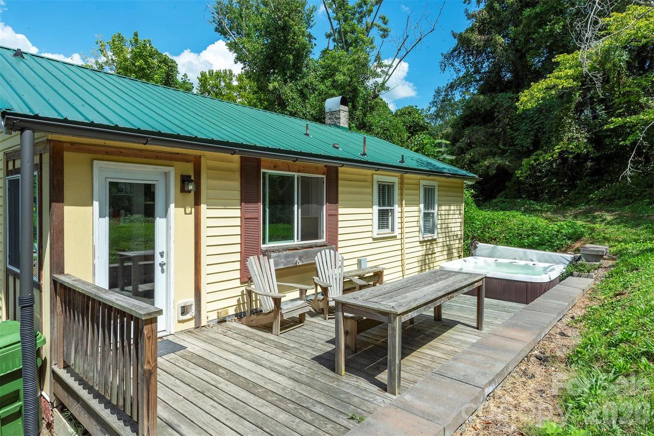 22 Weaver St., Asheville, NC 28801