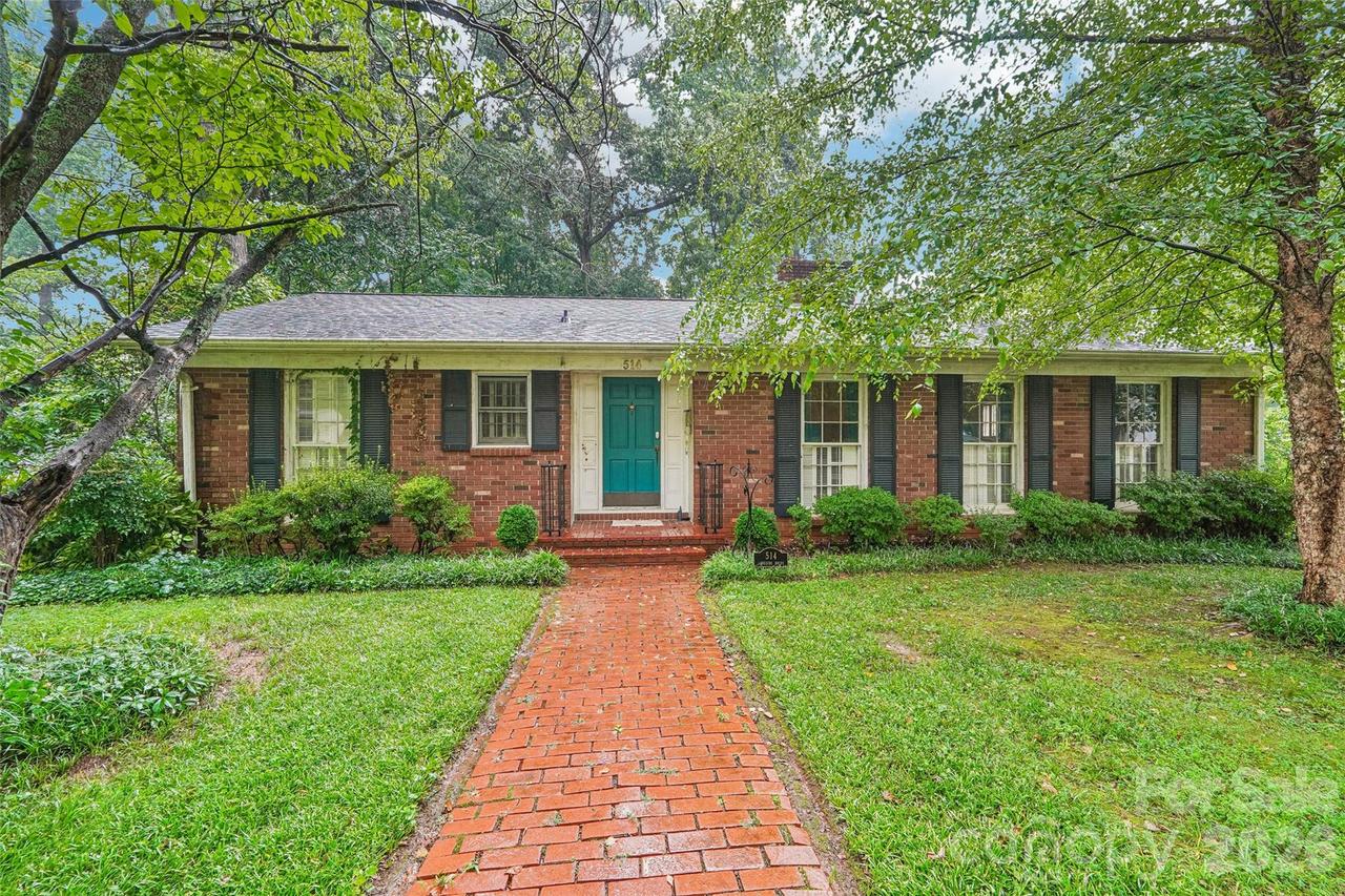 514 Lakeside Dr., Statesville, NC 28677