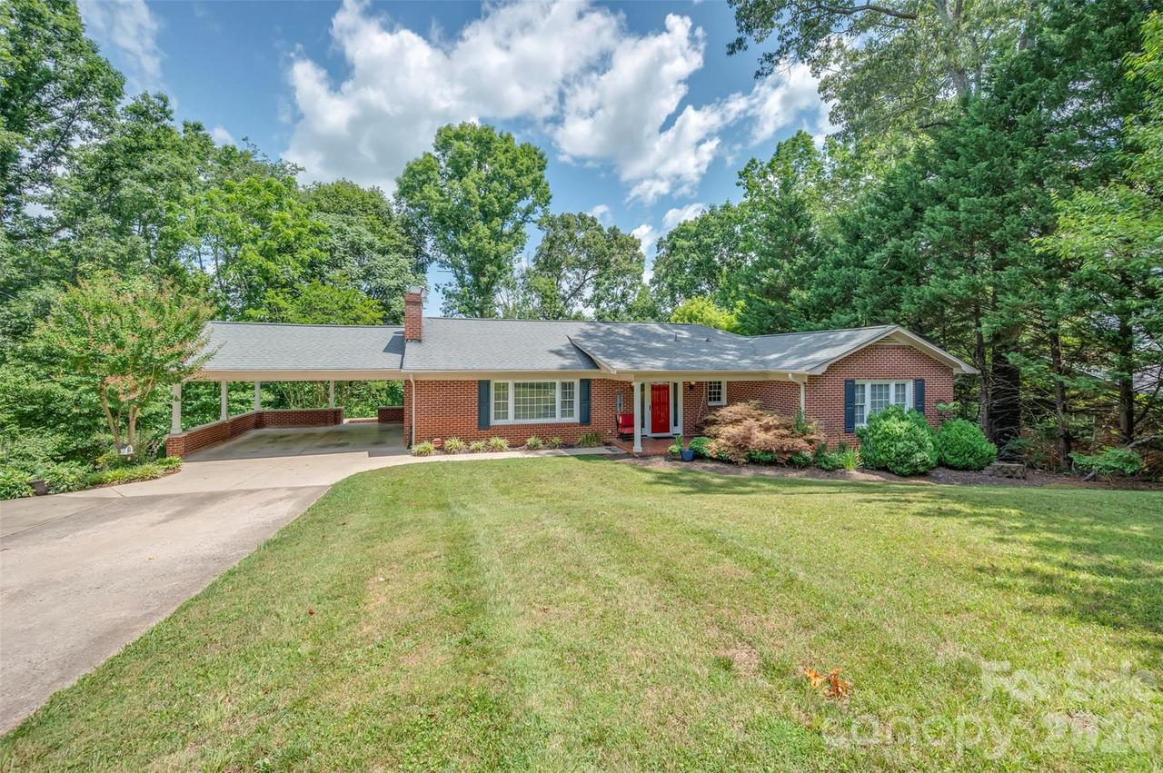 303 Elizabeth Ave., Forest City, NC 28043