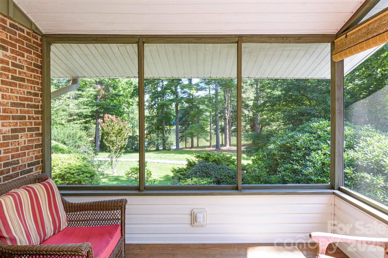 111 W Kindy Forest Dr., Hendersonville, NC 28739