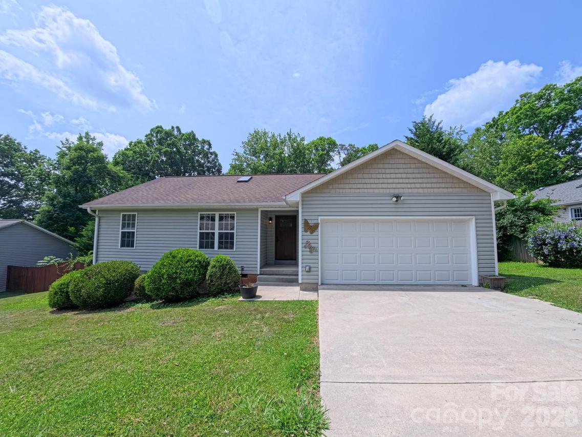 101 Tail Feather Ln., Candler, NC 28715