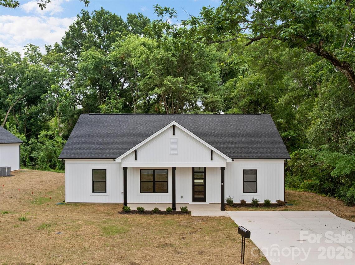315 W Chestnut St., Stanley, NC 28164