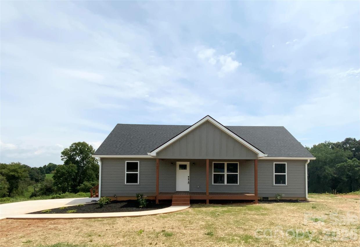 260 Forest Lake Rd., Forest City, NC 28043