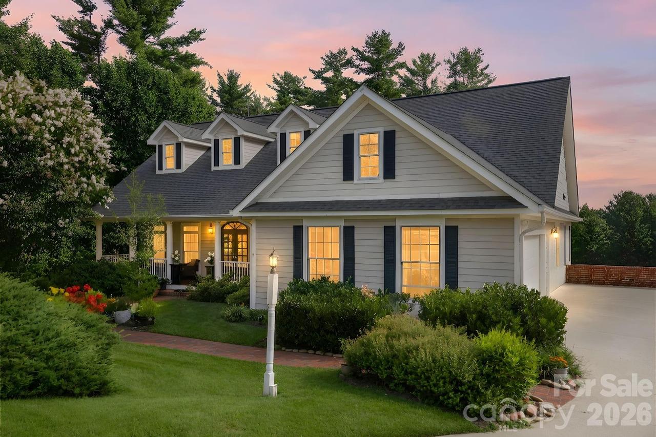 19 Thornapple Dr., Hendersonville, NC 28739