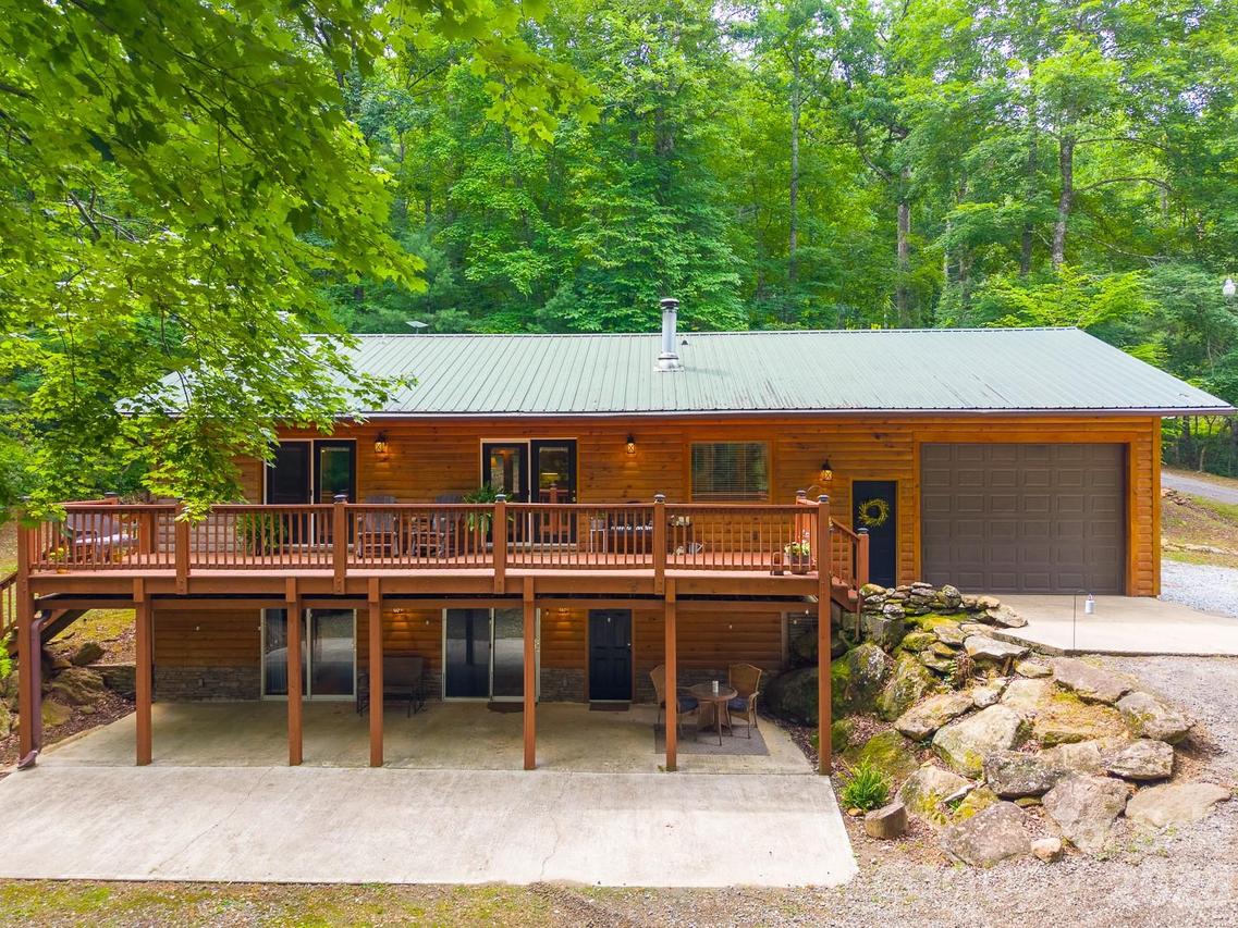 231 Cedar Creek Farm Rd., Tuckasegee, NC 28783