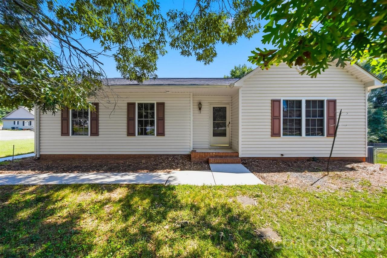 2436 29th Avenue Ct., Hickory, NC 28601