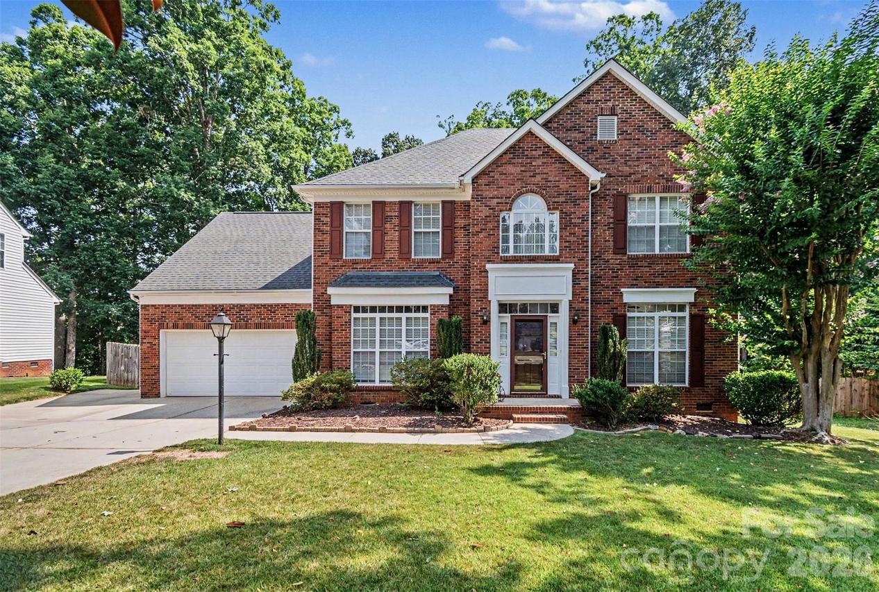 1421 Moonstone Dr., Matthews, NC 28105