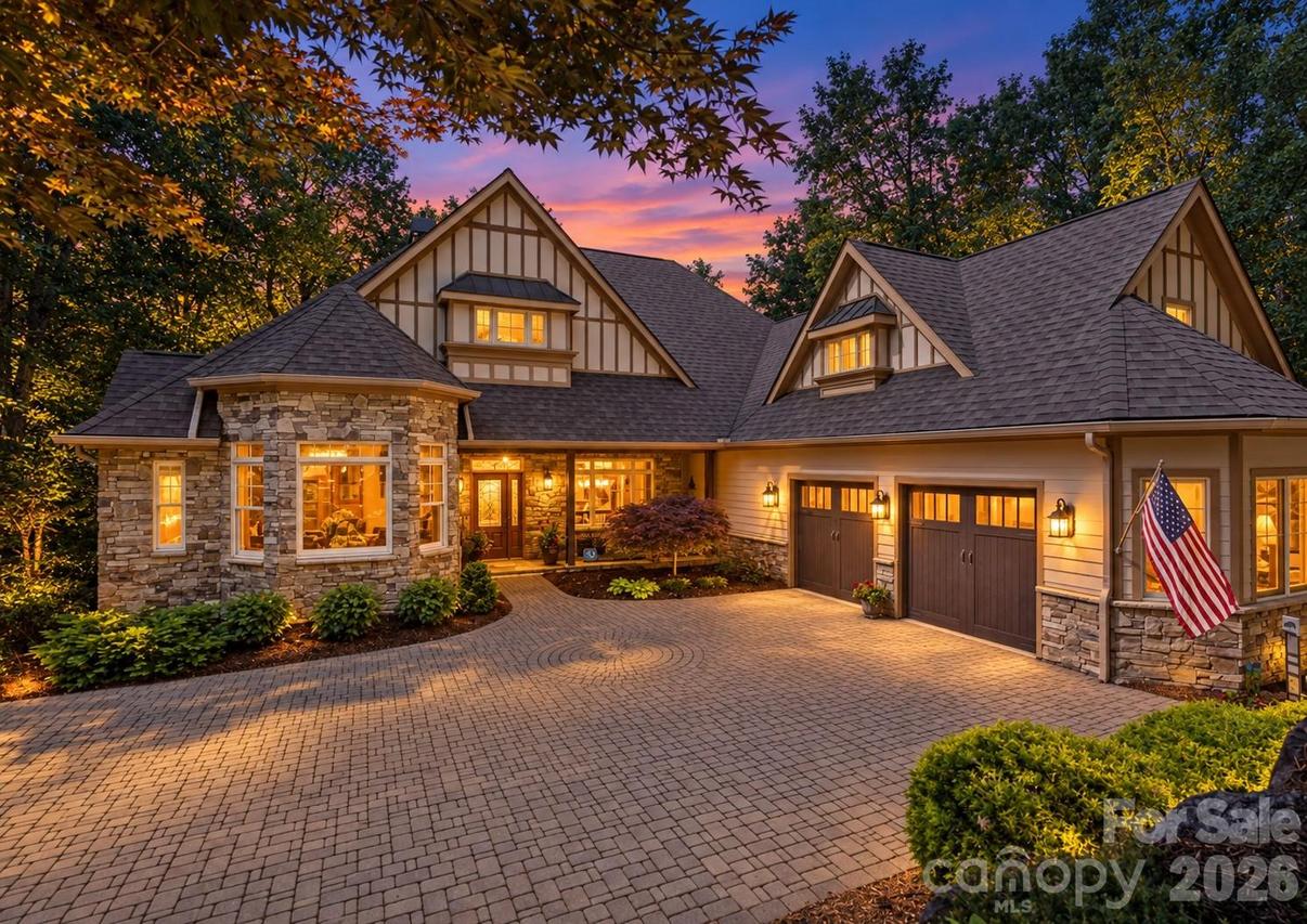 132 Pinnacle Peak Ln., Flat Rock, NC 28731
