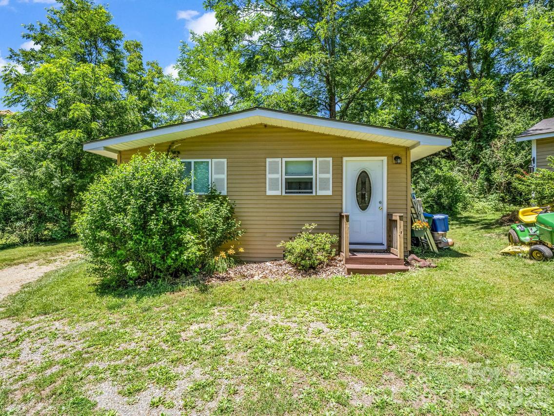 11 Charlie Hill Memorial Dr., Fairview, NC 28730