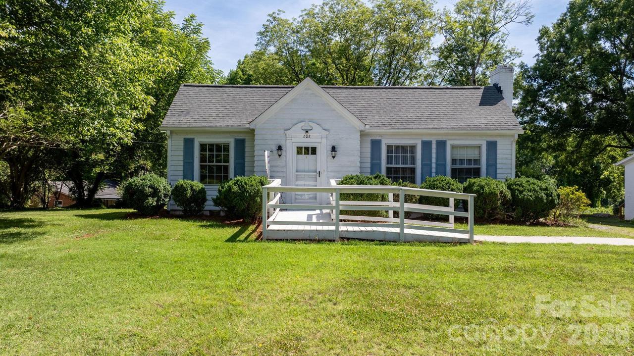 608 1st St., Conover, NC 28613