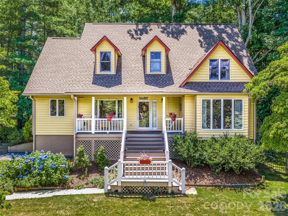 22 Meadow Brook Dr., Fletcher, NC 28732