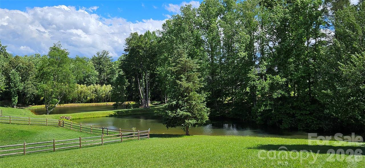 12 Farm Pond Ln., Candler, NC 28715