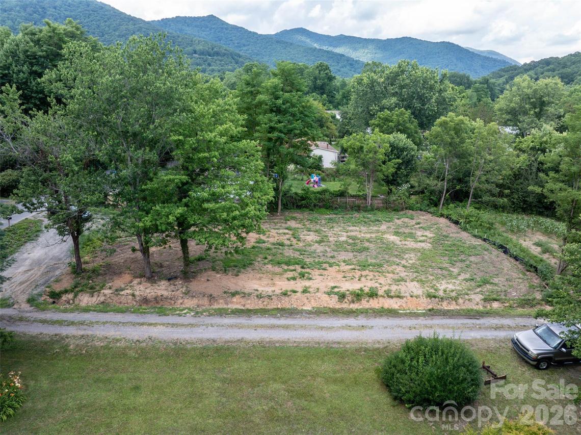 25 John Myra Ave., Black Mountain, NC 28711